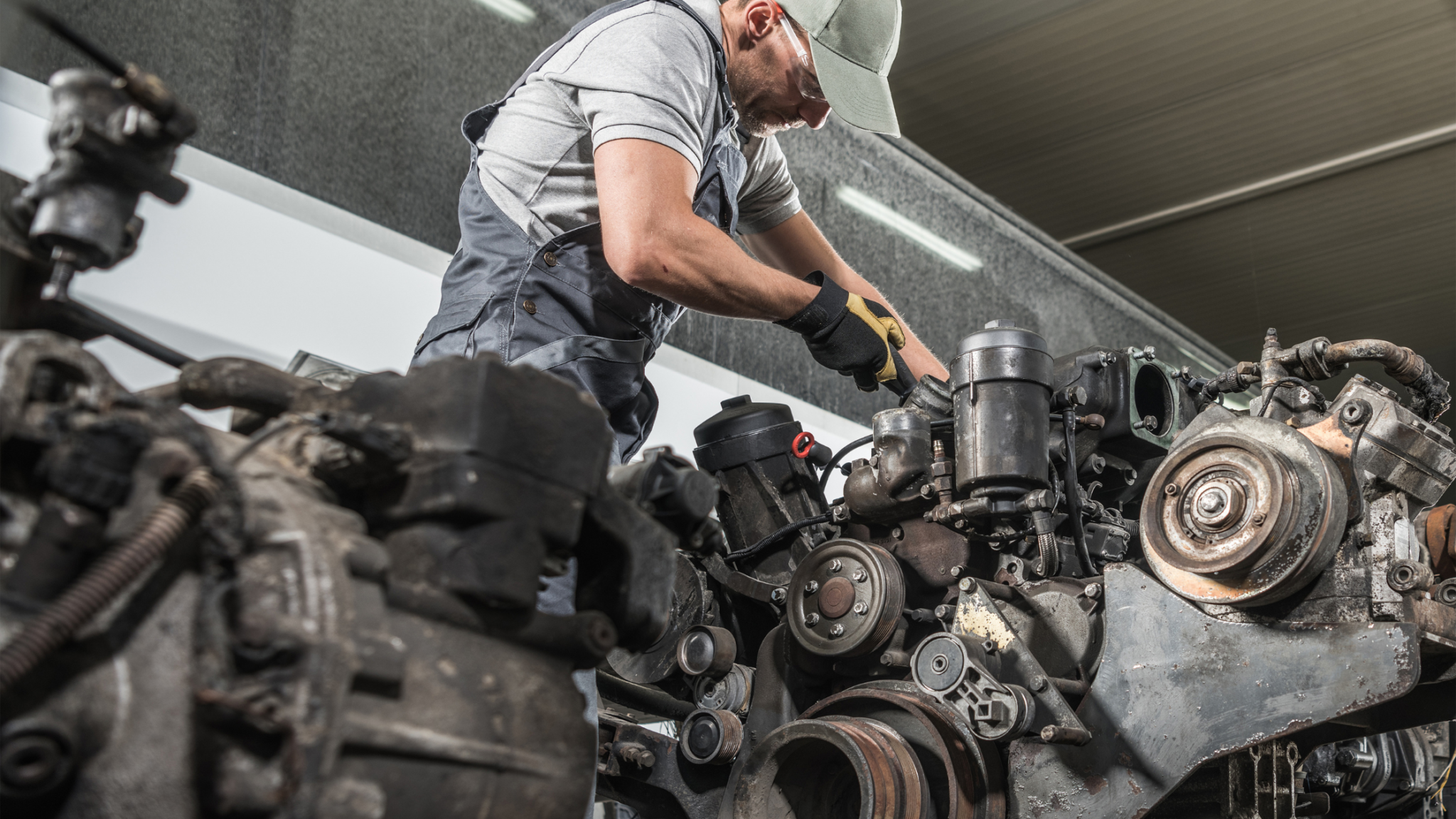 Choosing Between Individual Engine Parts and Complete Gasket Seal Kits