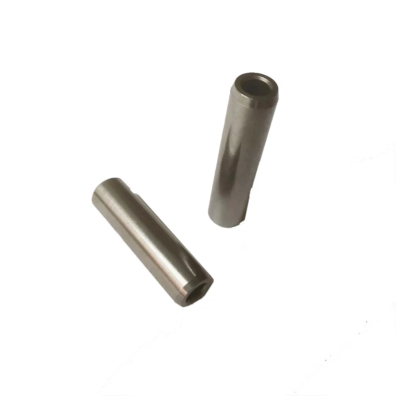 Guía de válvula Cummins 3006456 para motores Cummins N14 de 14 litros.